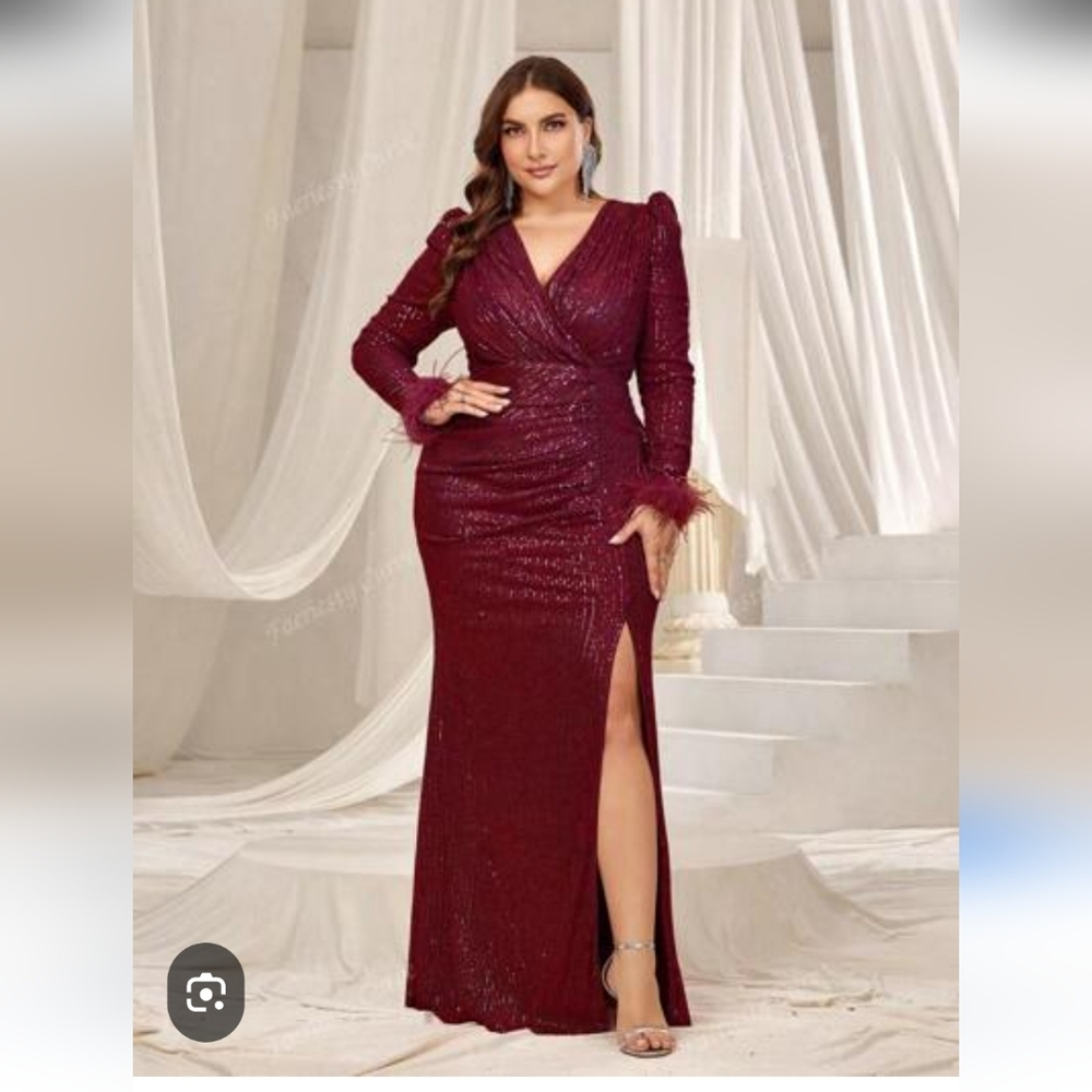 Faeriesty Curve Plus-Size Evening Gown With V-Neck, Long Sleeves Feathered 1XL